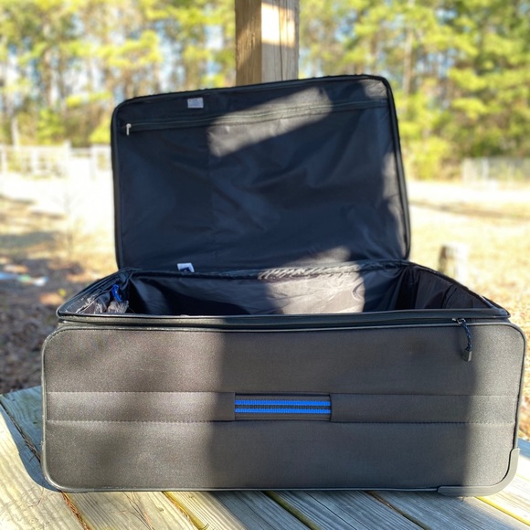 Nautica Large Suitcase - Picture 16 of 16